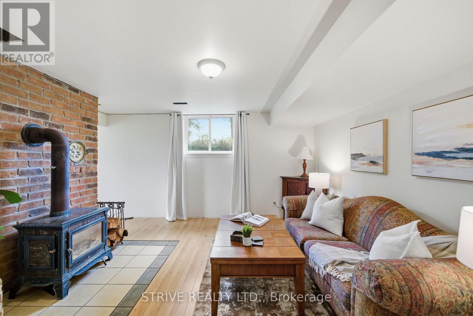 996 THIRD LINE Image 31