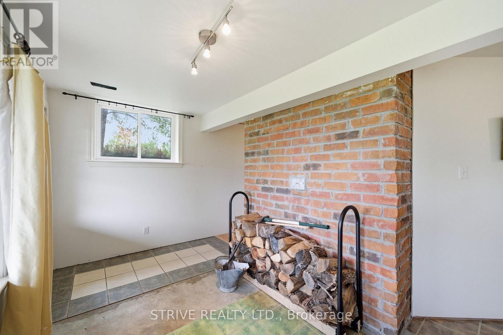 996 THIRD LINE Image 38