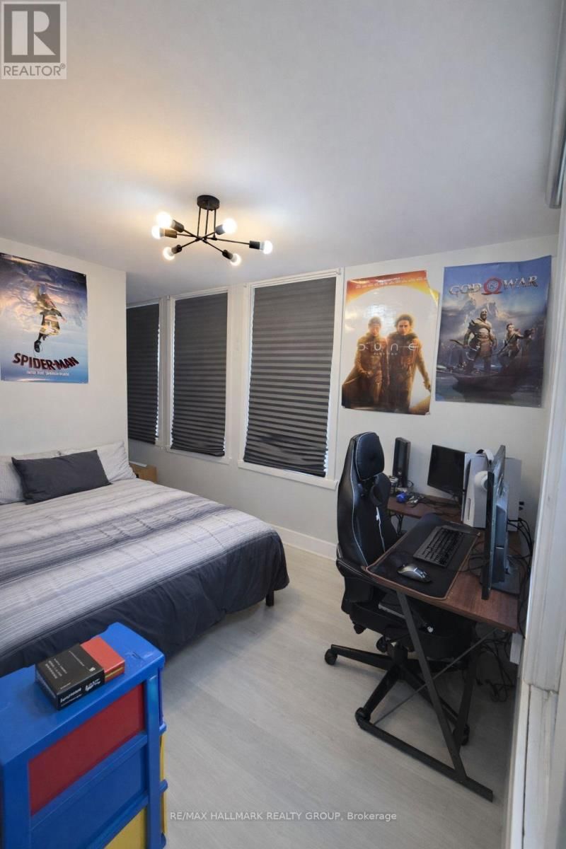 514 BAY STREET Image 18