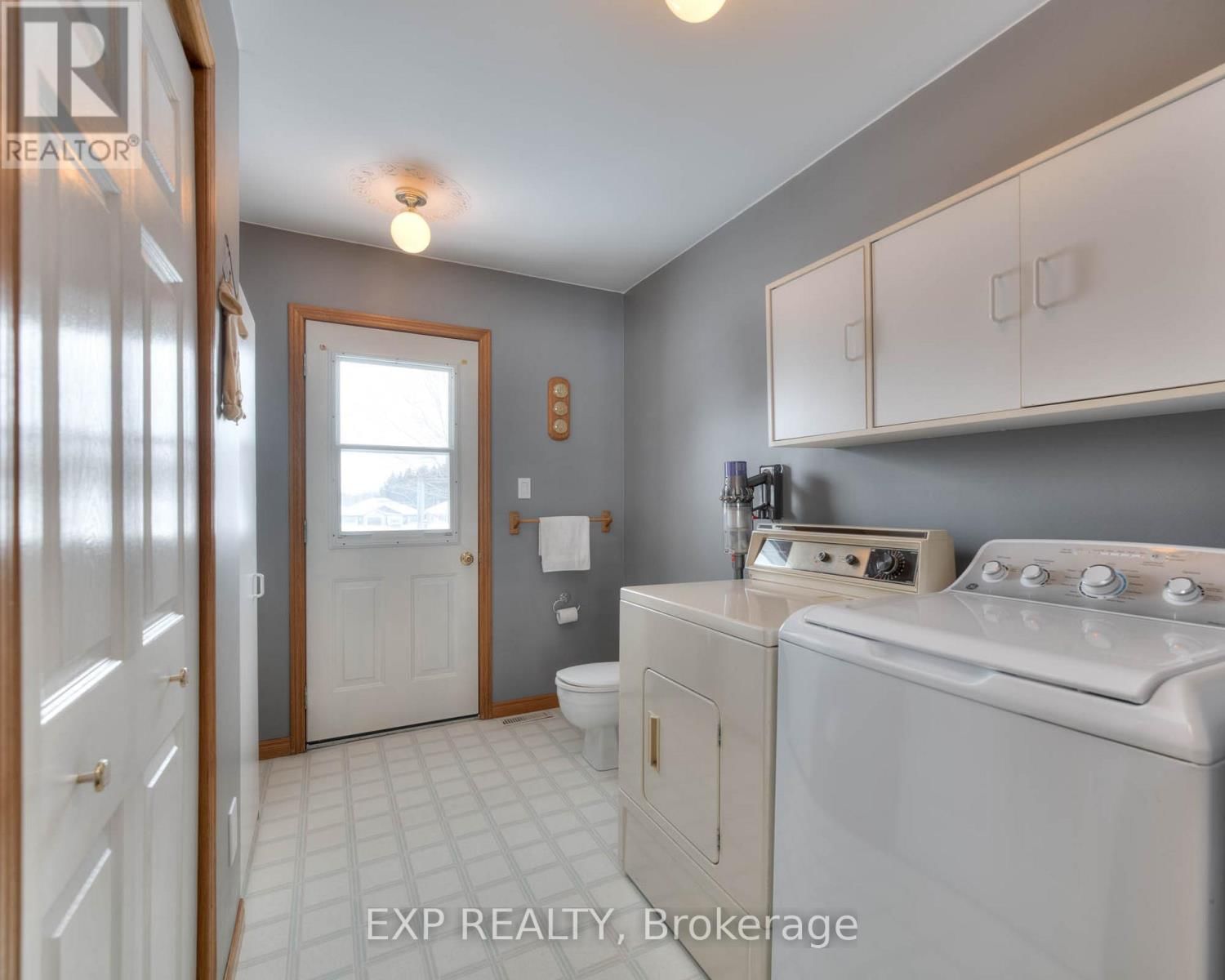 763 SPORTS DRIVE Image 14