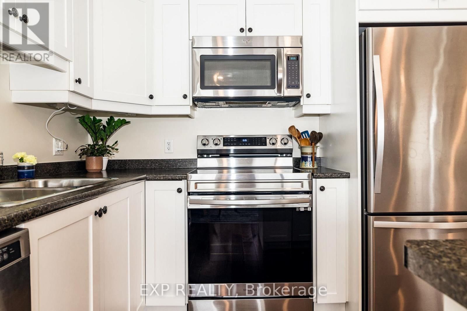 526 STANLEY BROTHERS STREET Image 14