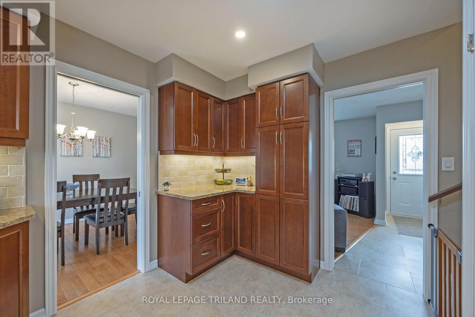 59 LAWRENCE AVENUE Image 10