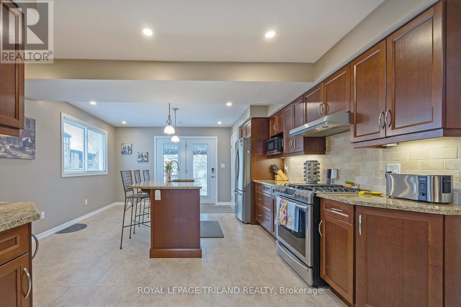 59 LAWRENCE AVENUE Image 11