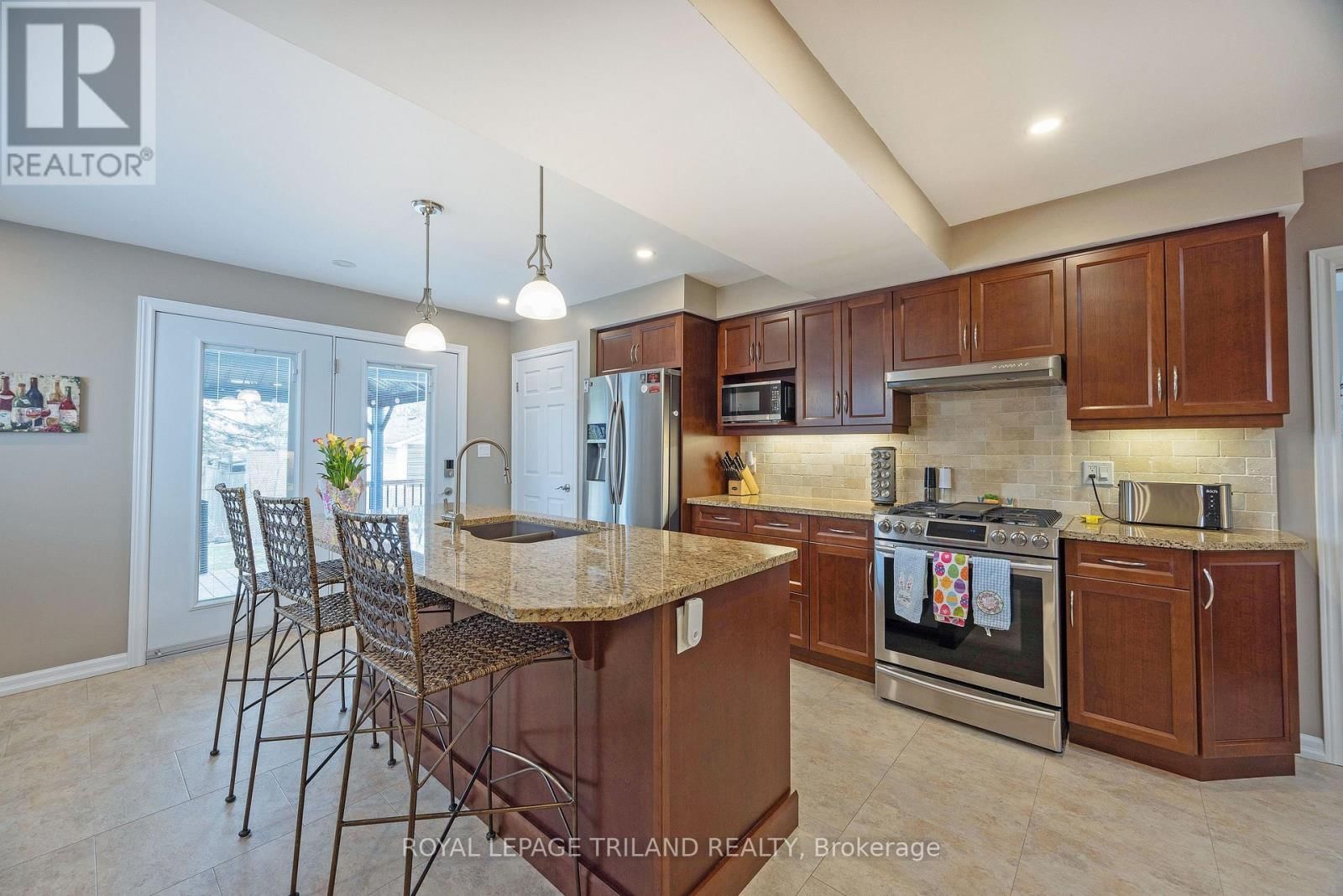 59 LAWRENCE AVENUE Image 18