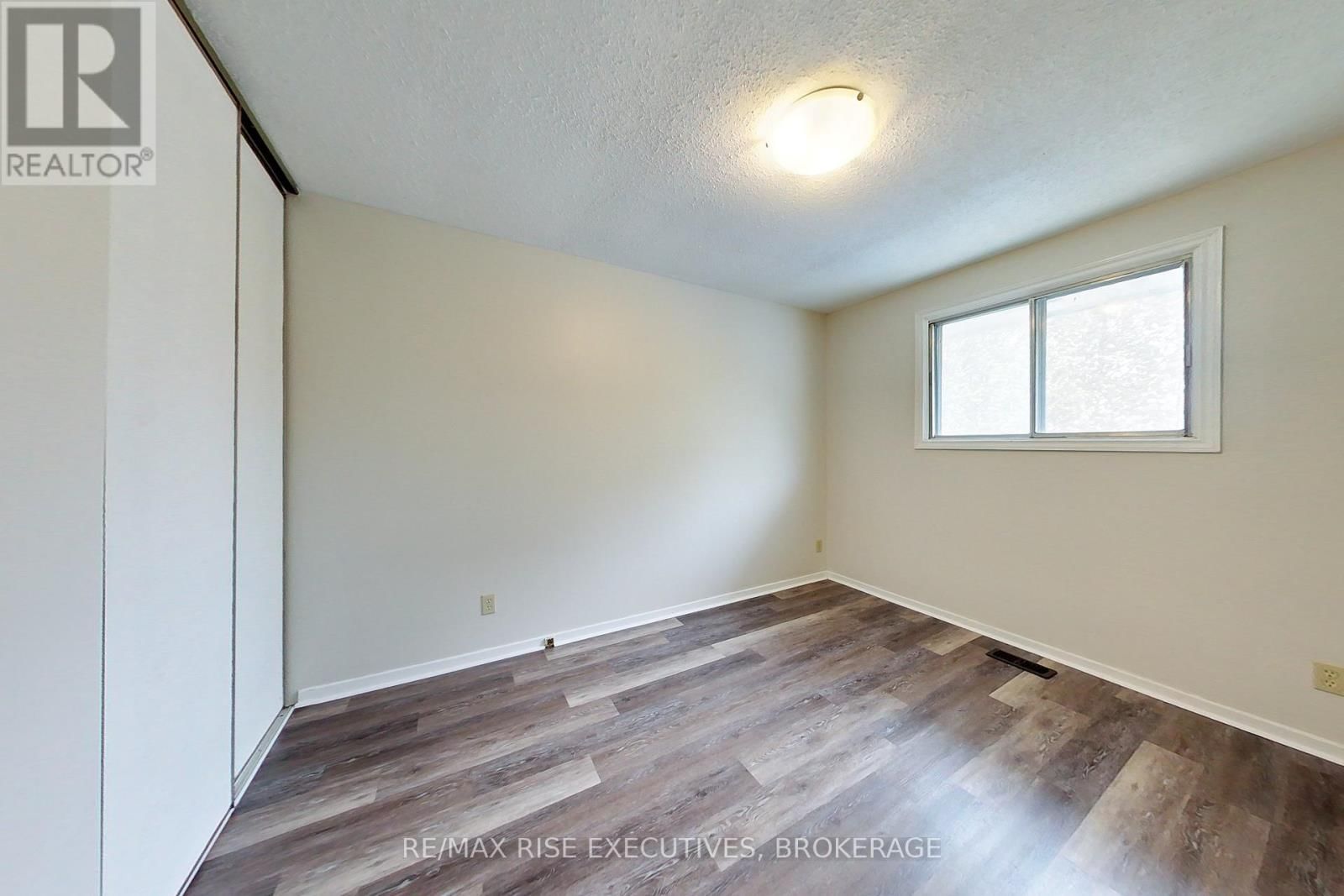 744 SELKIRK ROAD Image 11