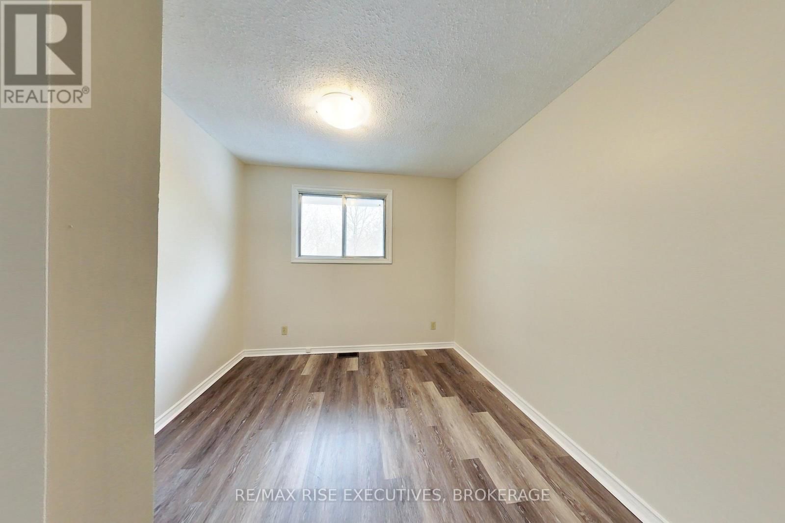 744 SELKIRK ROAD Image 12