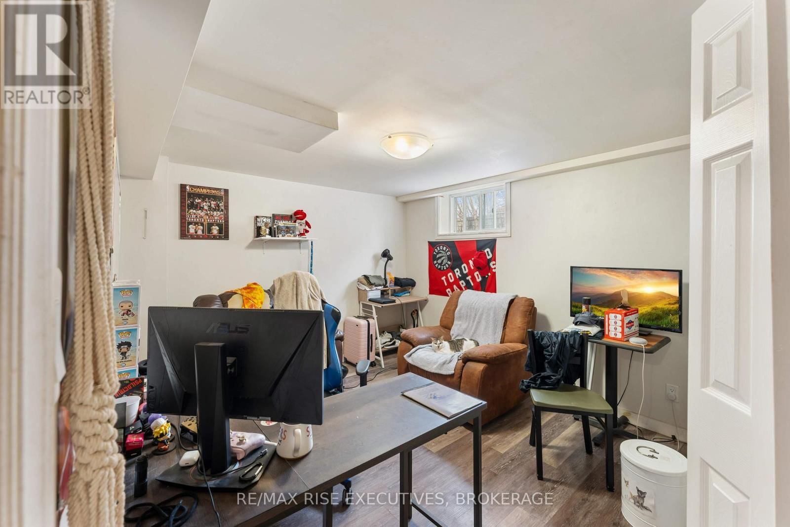 744 SELKIRK ROAD Image 16