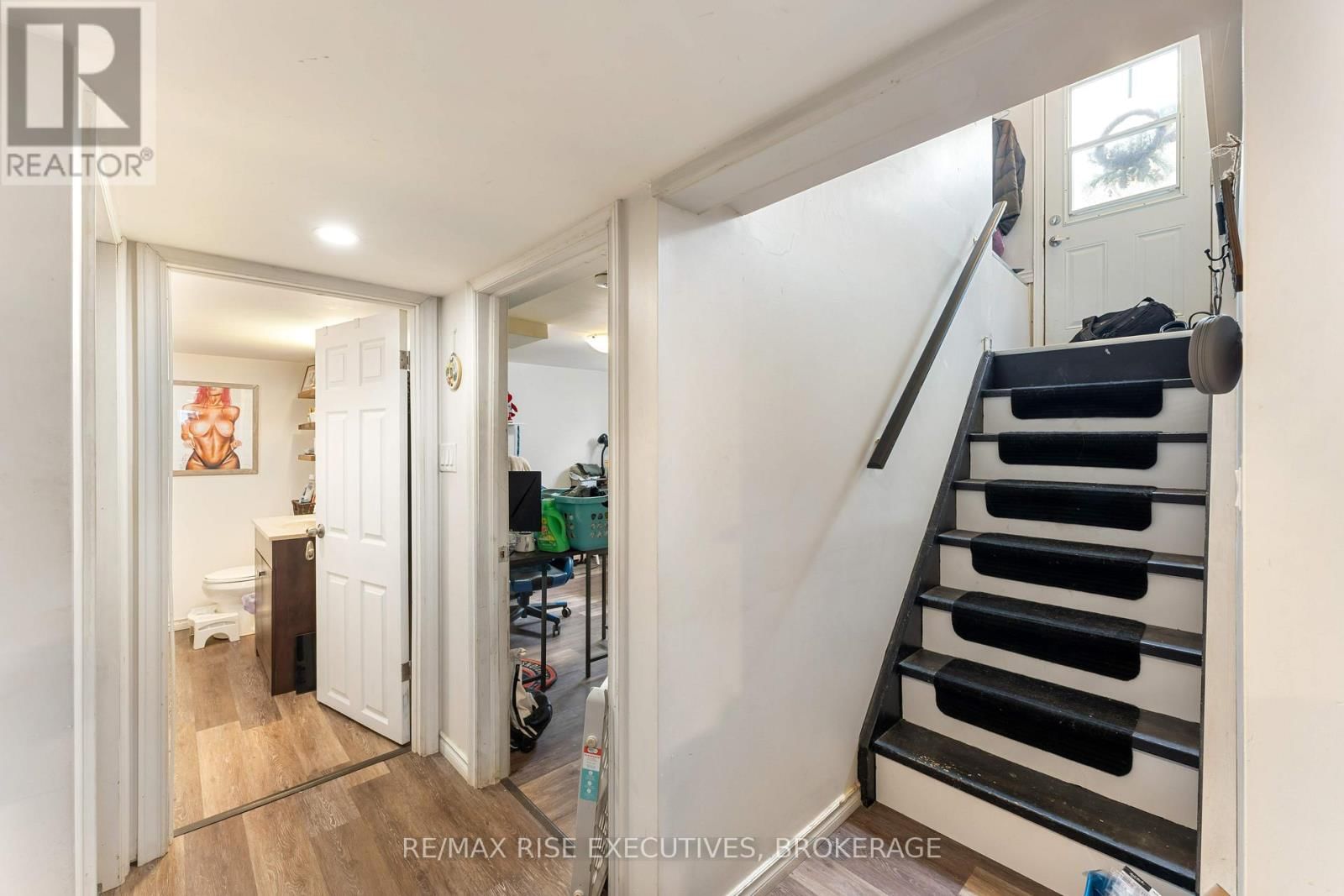 744 SELKIRK ROAD Image 23