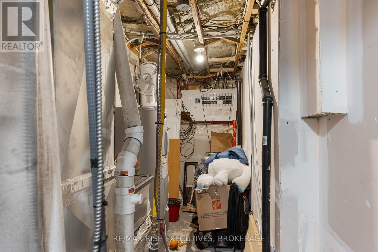 744 SELKIRK ROAD Image 24