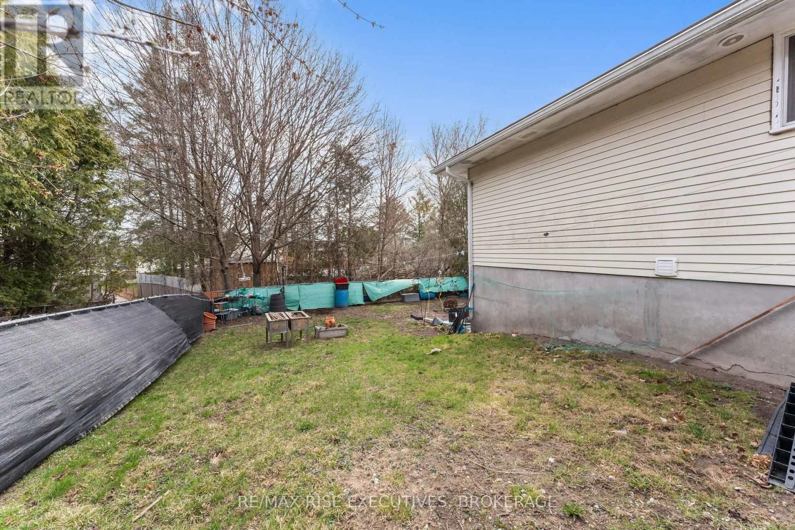 744 SELKIRK ROAD Image 25