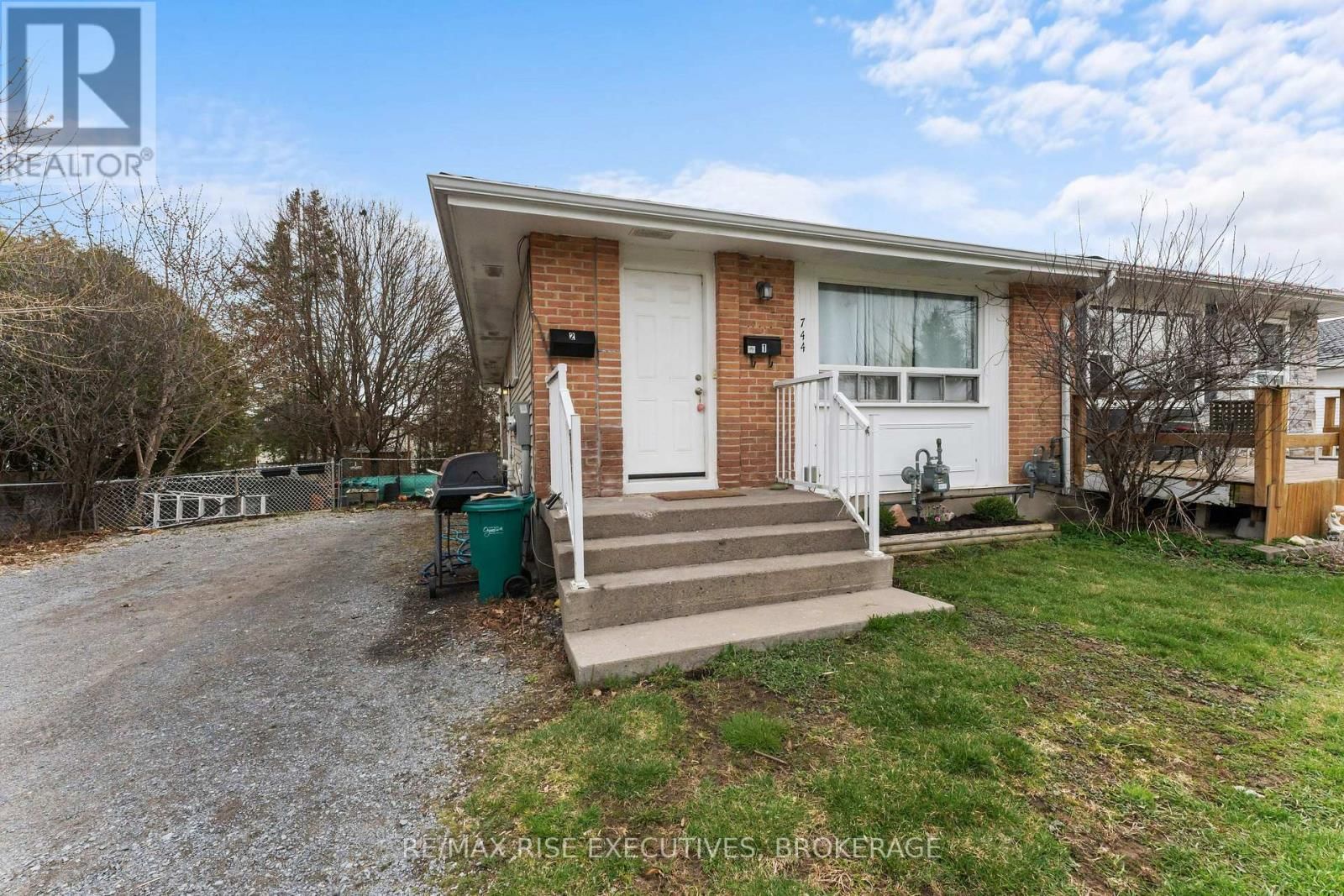 744 SELKIRK ROAD Image 28