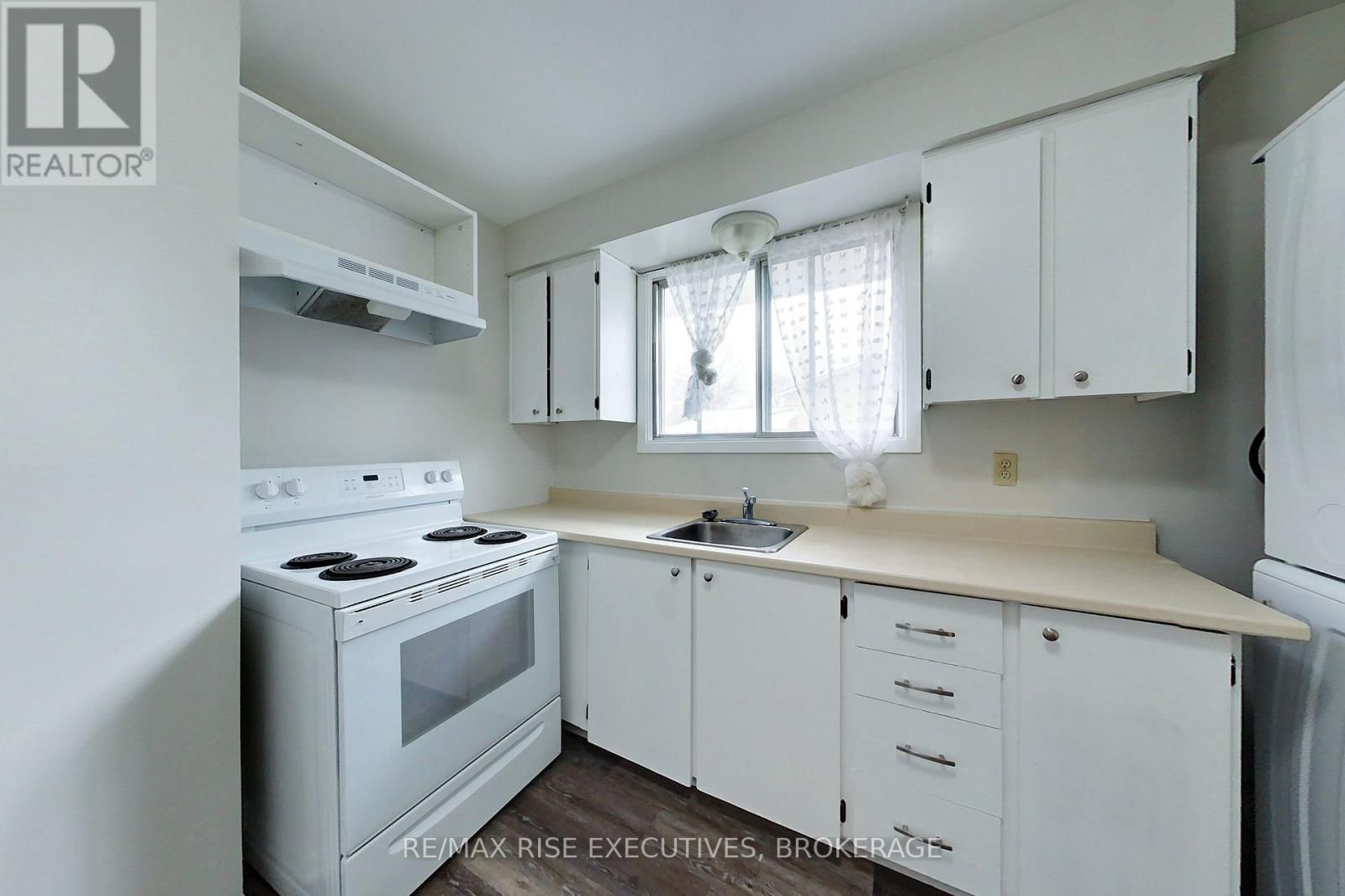 744 SELKIRK ROAD Image 7