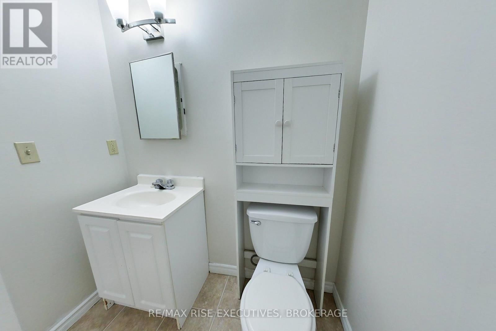 744 SELKIRK ROAD Image 9