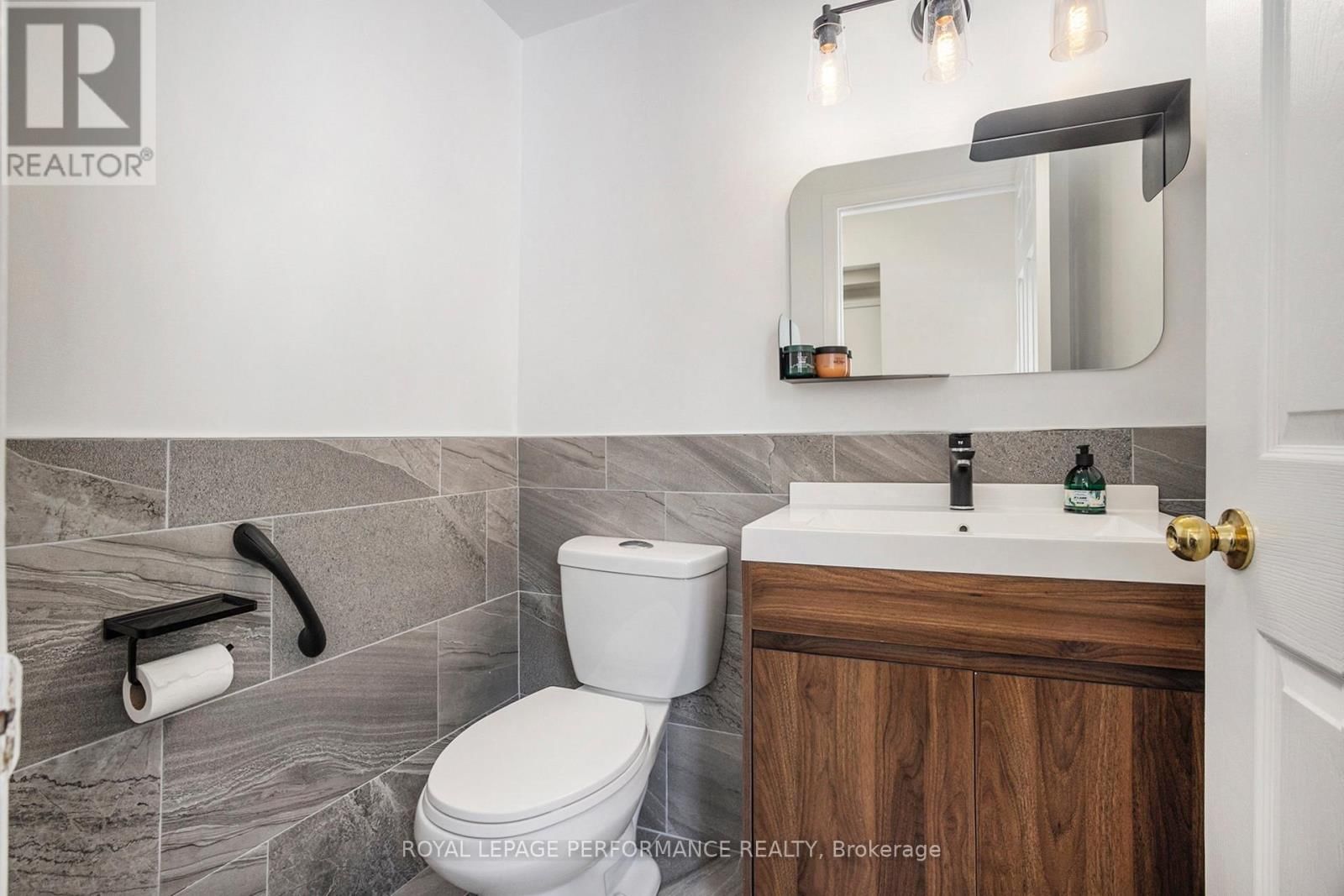 56 IPSWICH TERRACE Image 12