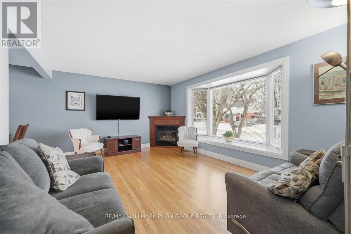 962 WESTON DRIVE Image 2