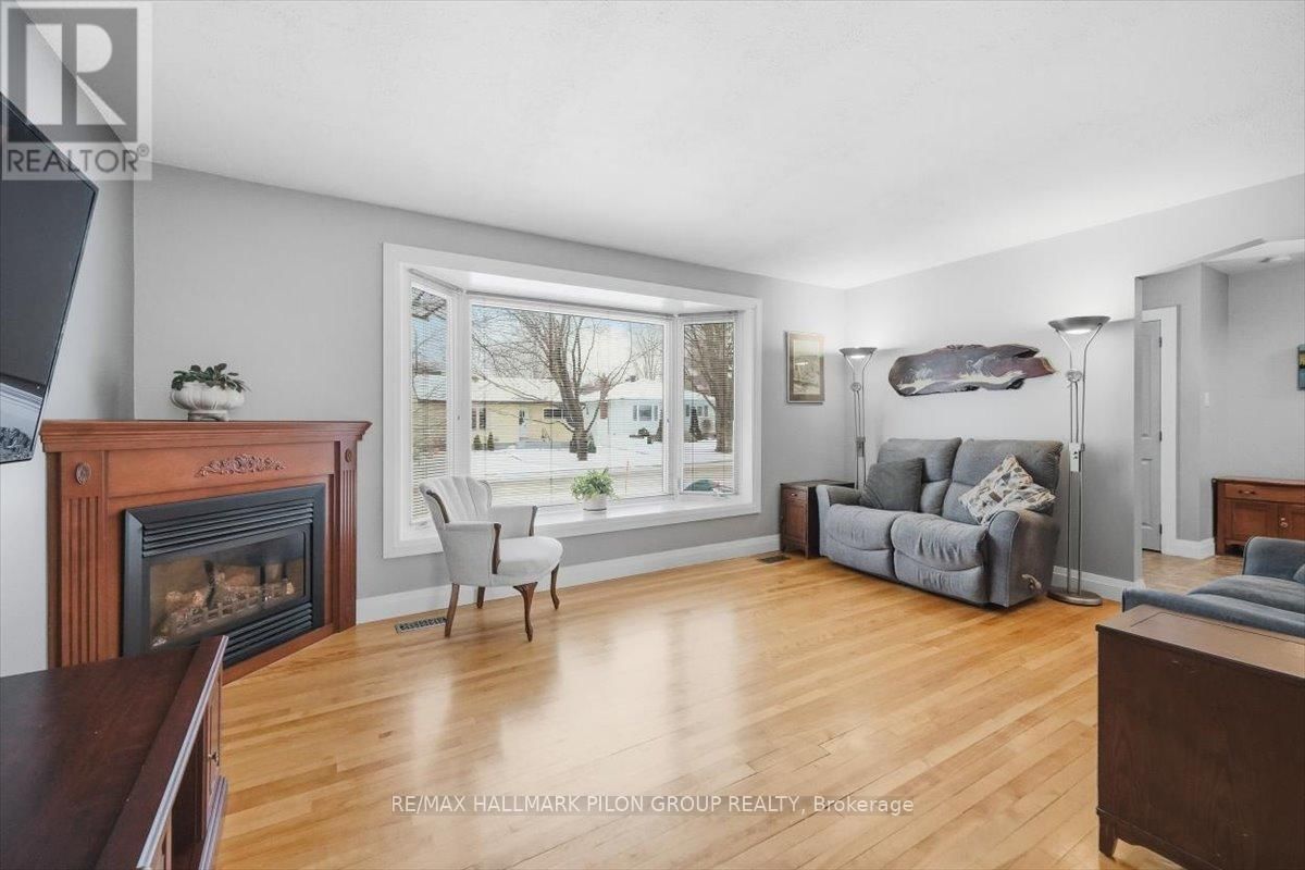 962 WESTON DRIVE Image 3