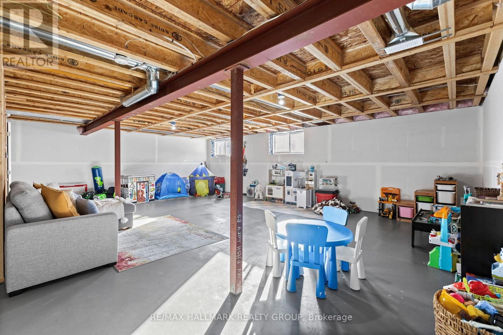 433 STERLING AVENUE Image 19