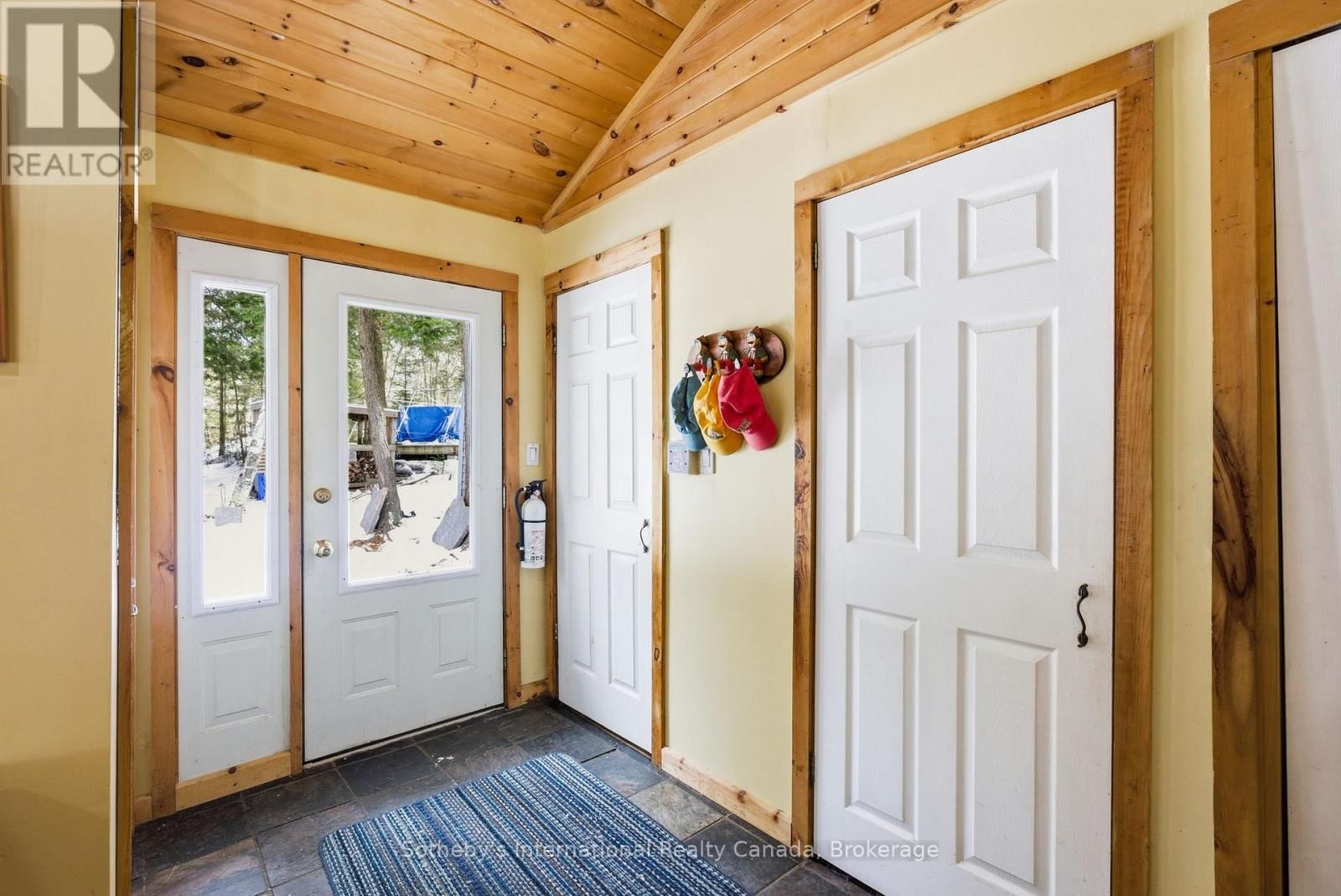 3301B AXE LAKE ROAD Image 10