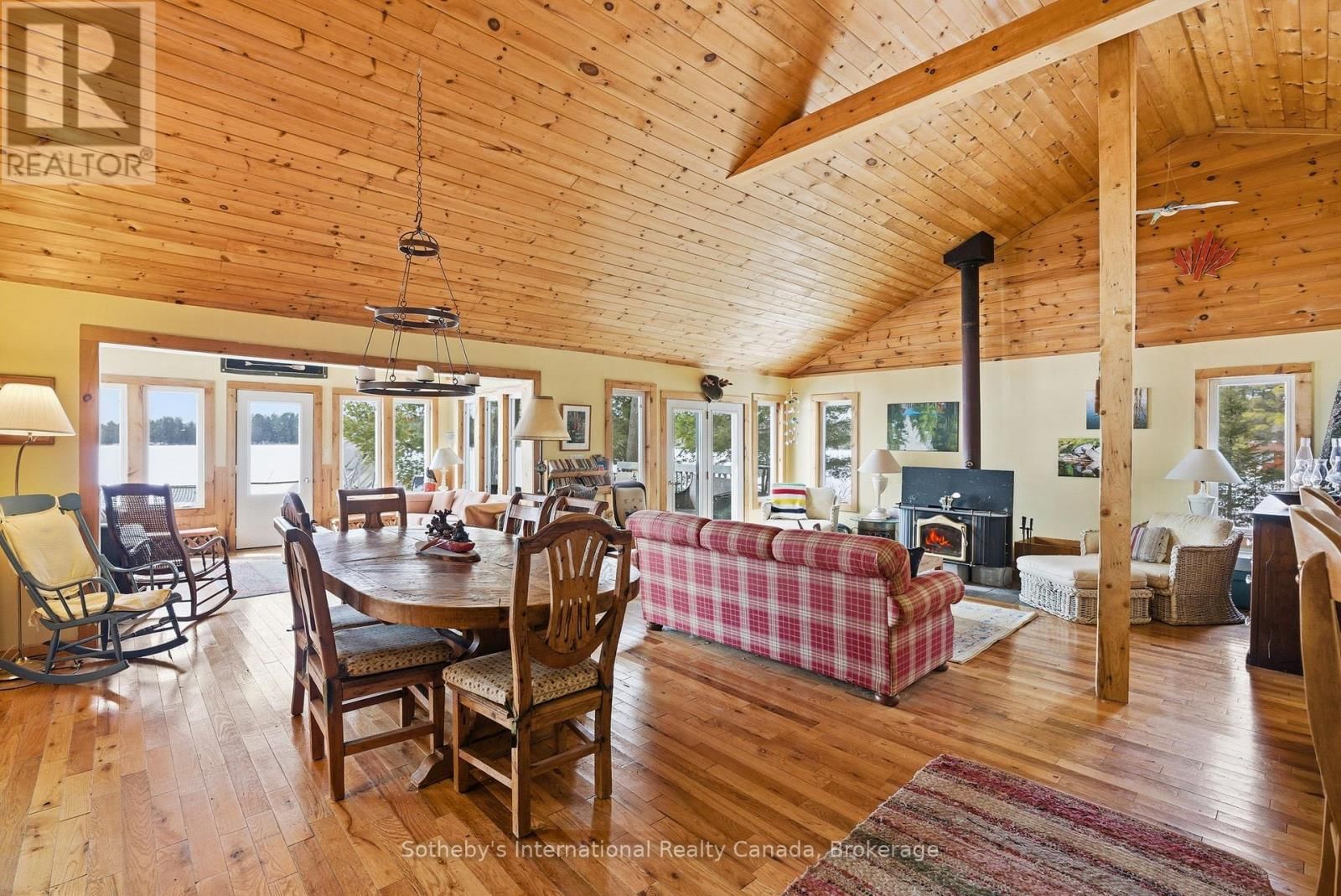 3301B AXE LAKE ROAD Image 12