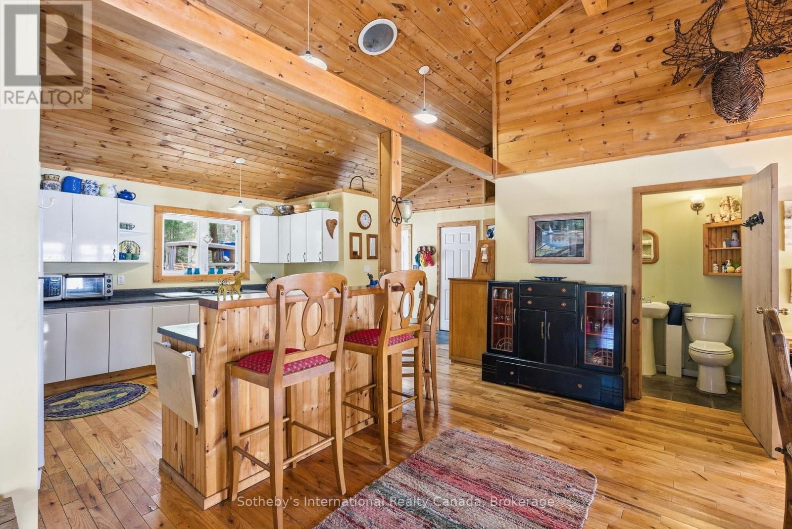 3301B AXE LAKE ROAD Image 14