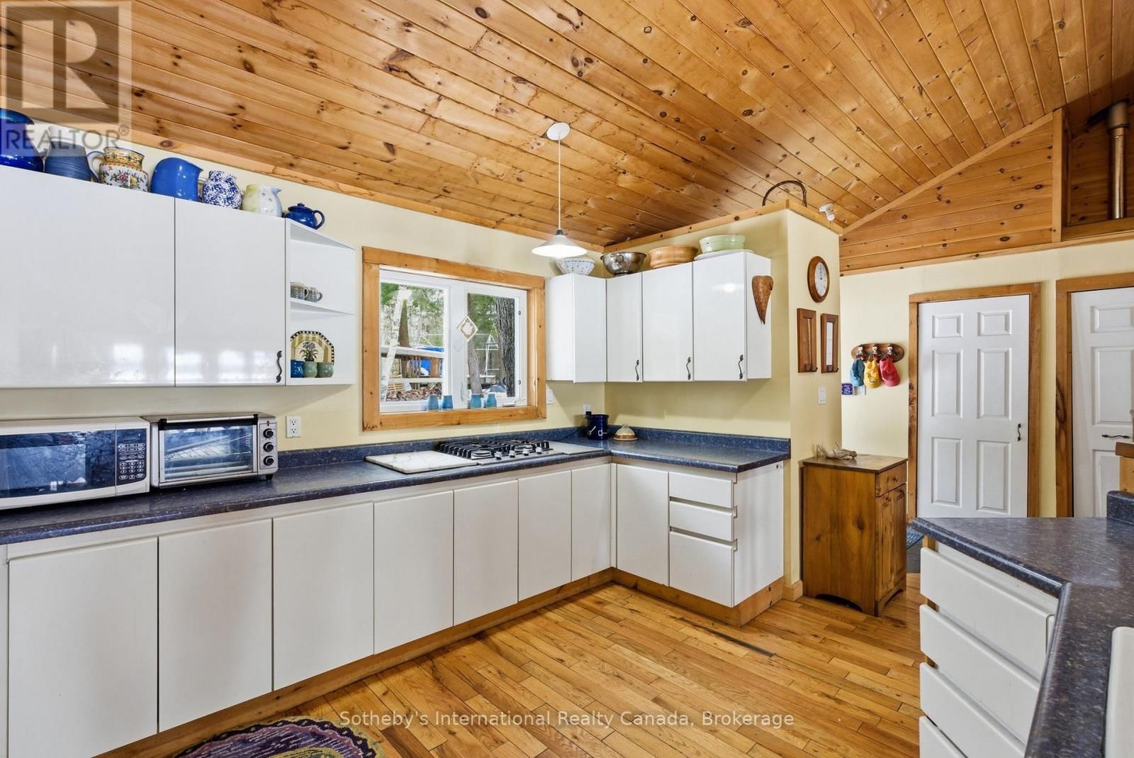 3301B AXE LAKE ROAD Image 15