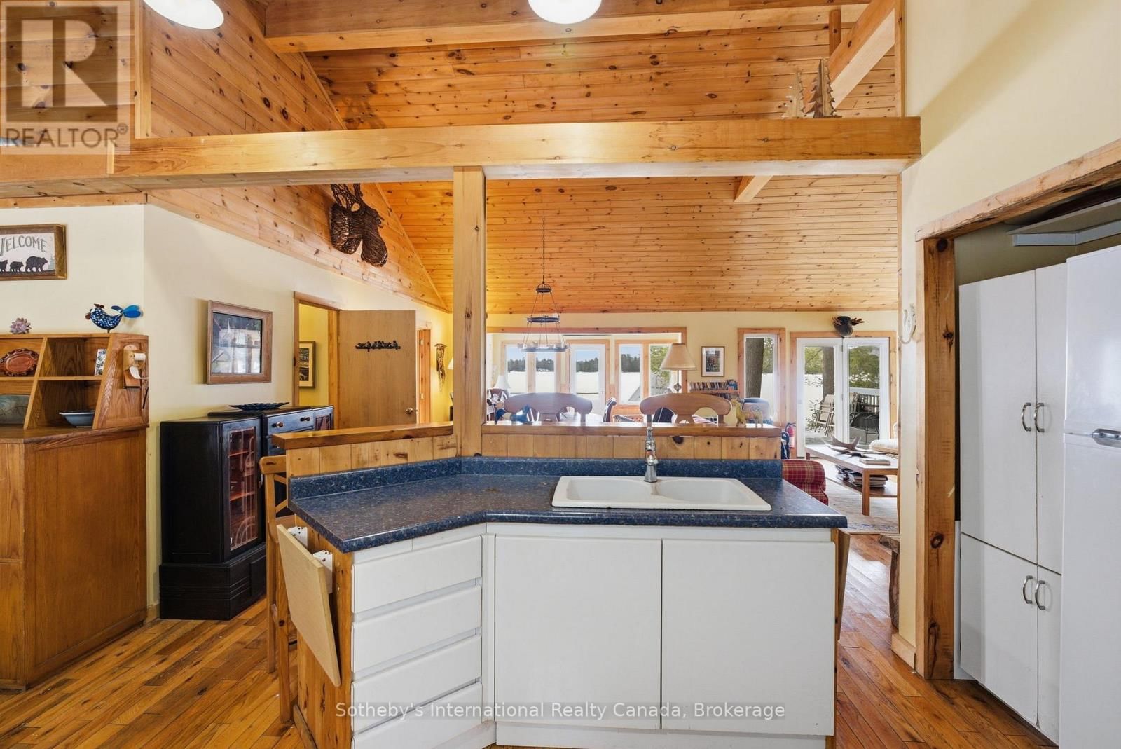 3301B AXE LAKE ROAD Image 16