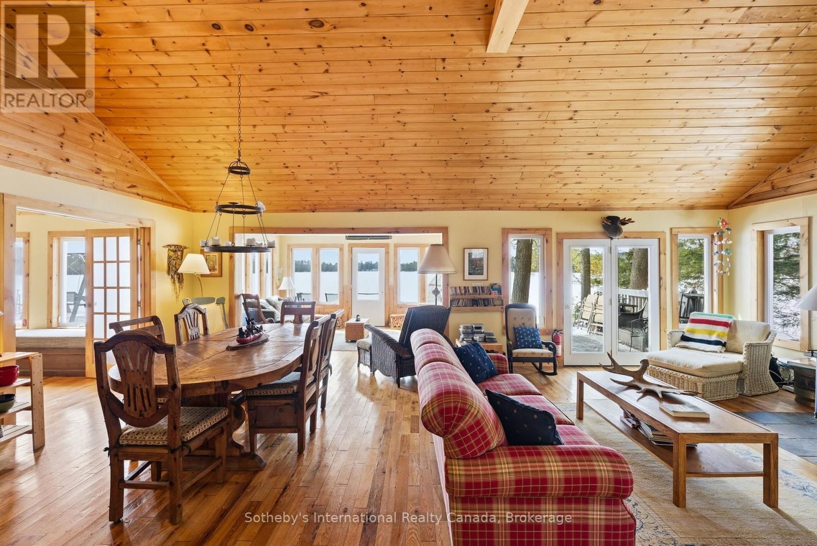 3301B AXE LAKE ROAD Image 17