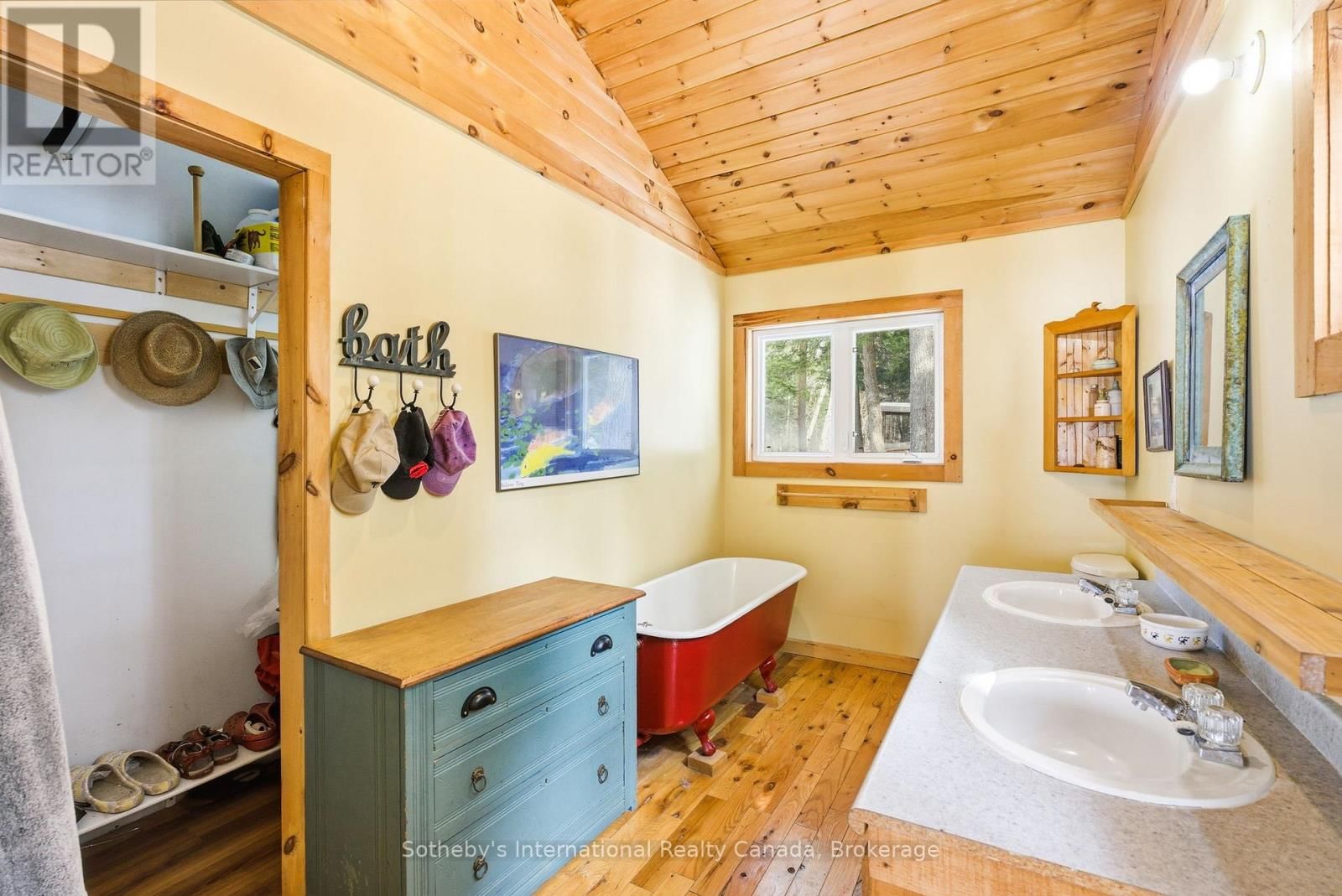 3301B AXE LAKE ROAD Image 31