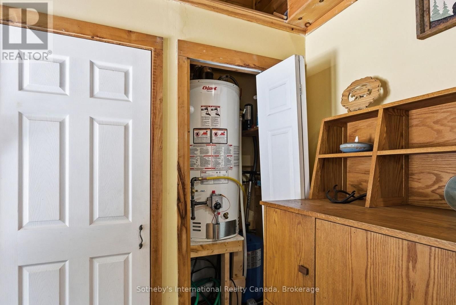 3301B AXE LAKE ROAD Image 36