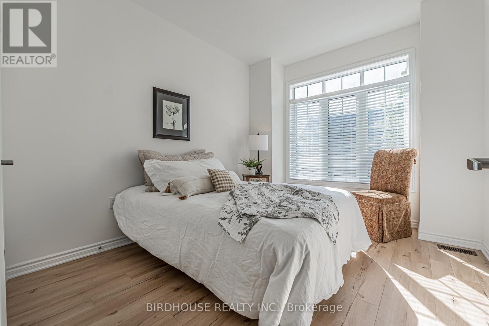 7 - 17 LAKEWOOD CRESCENT Image 6