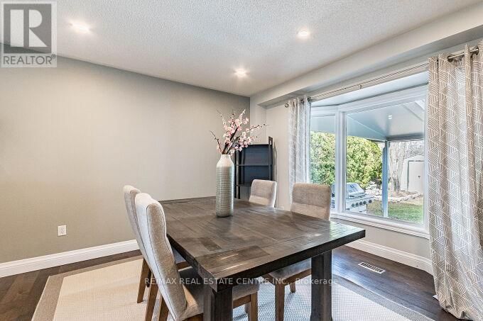 33 STRATHROY CRESCENT Image 12