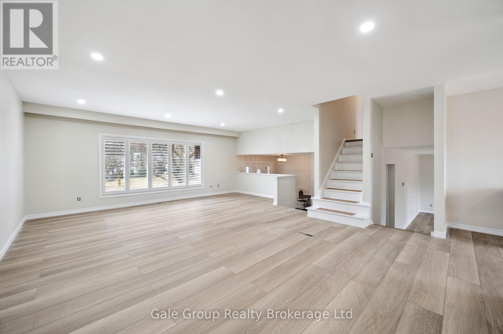 165 BROOKSIDE CRESCENT Image 22