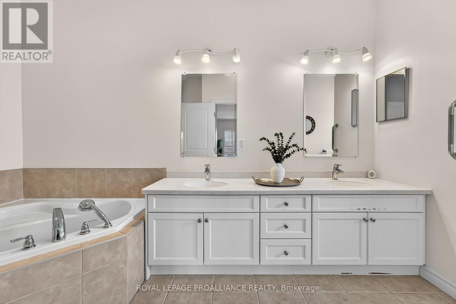 45 MAPLEHURST CRESCENT Image 22