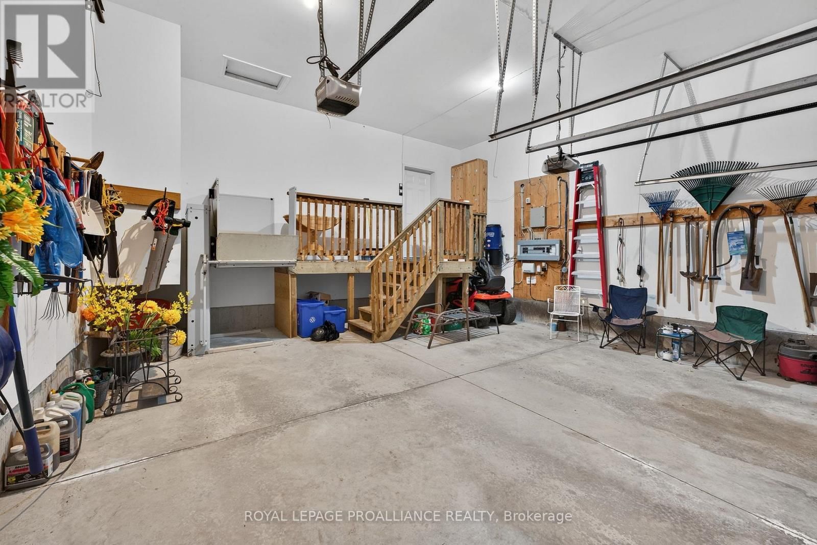 45 MAPLEHURST CRESCENT Image 40