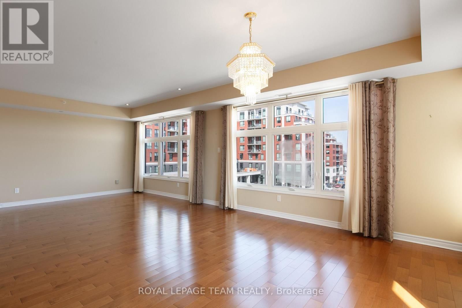 401 - 659 SUE HOLLOWAY DRIVE Image 19