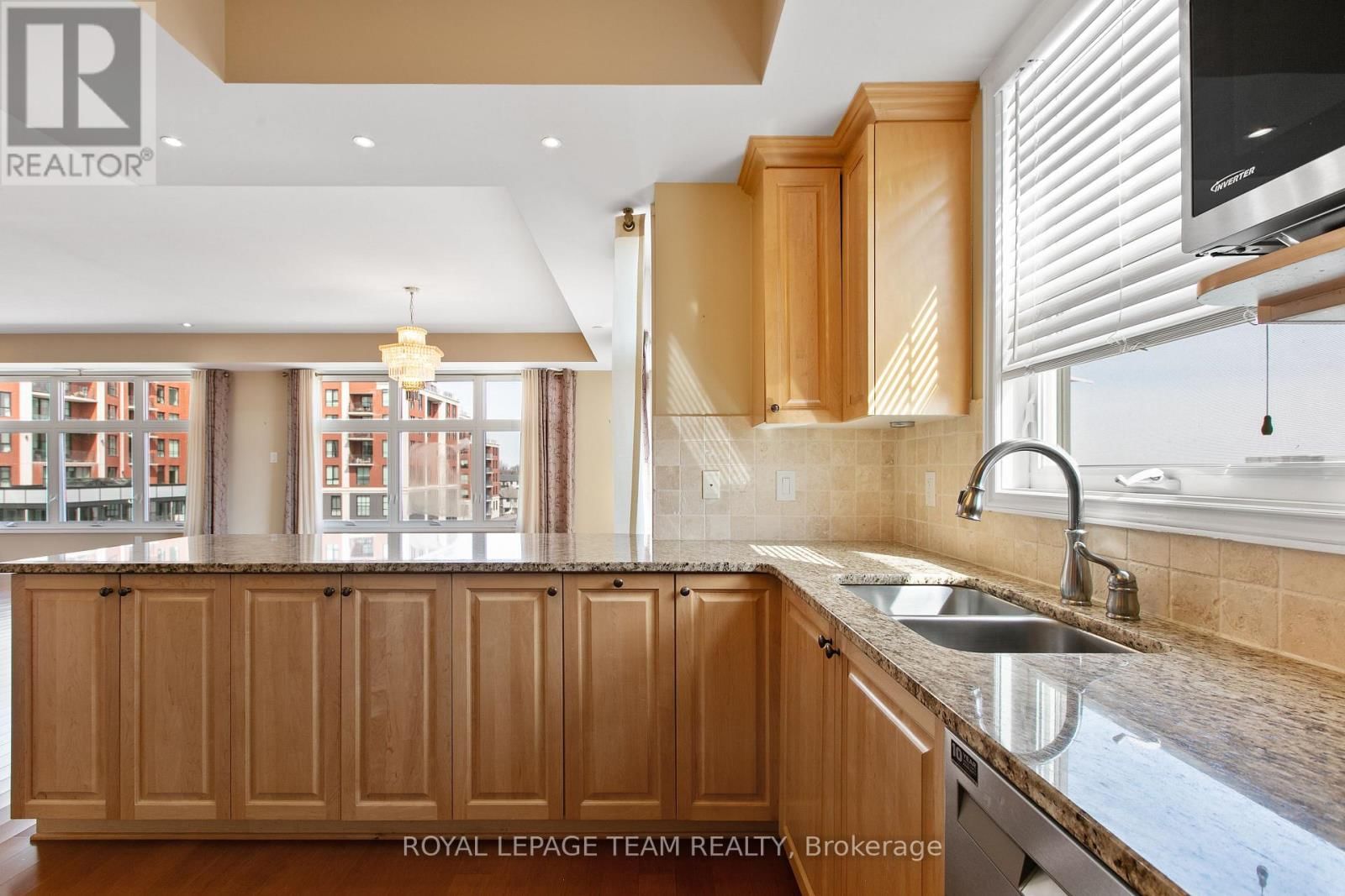 401 - 659 SUE HOLLOWAY DRIVE Image 25