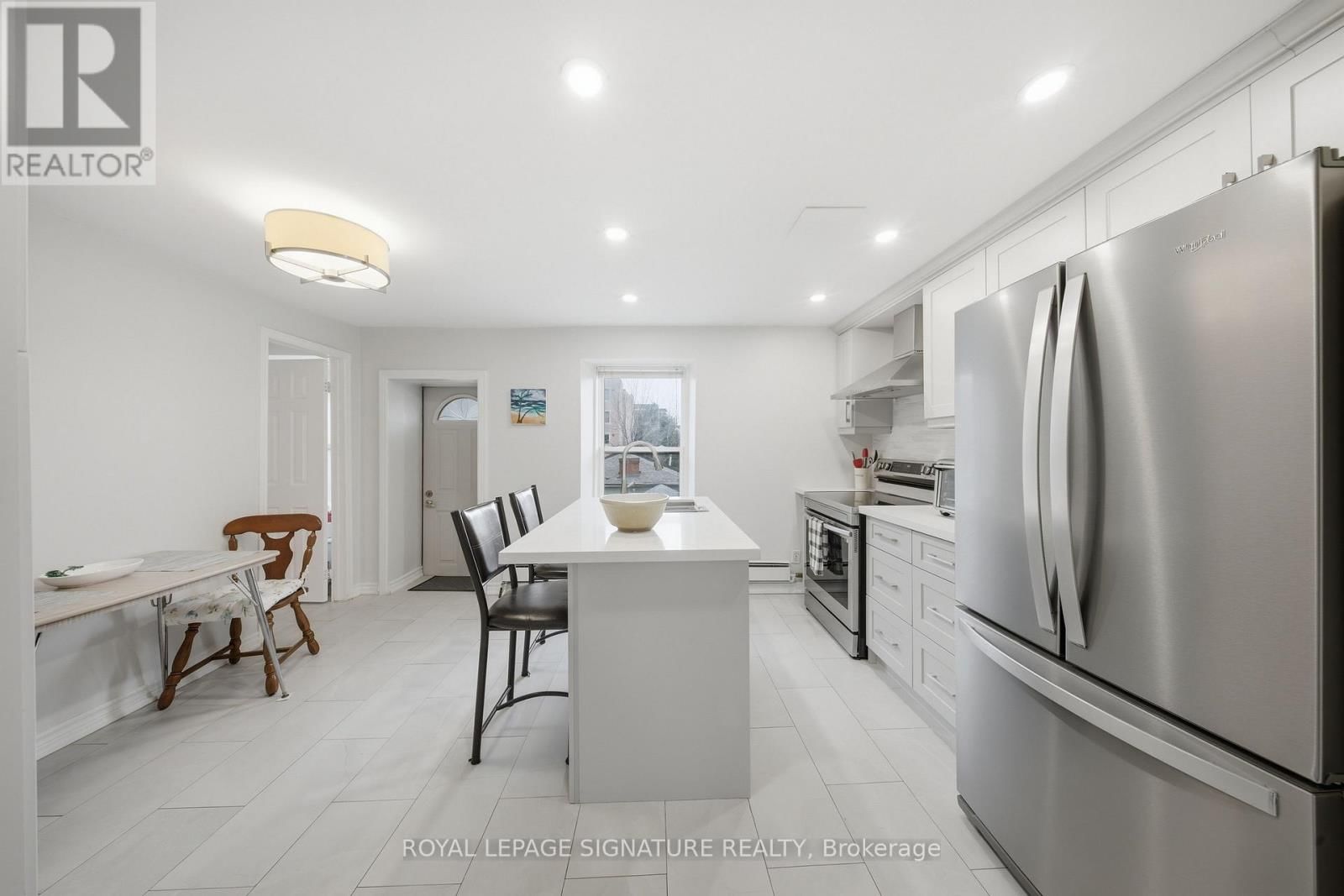 2 - 209 HUNTER STREET EAST Image 2