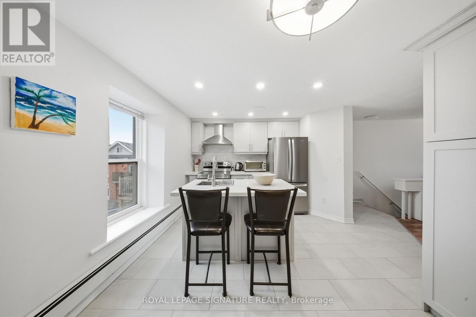 2 - 209 HUNTER STREET EAST Image 3