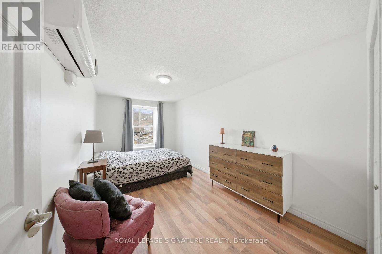 2 - 209 HUNTER STREET EAST Image 13