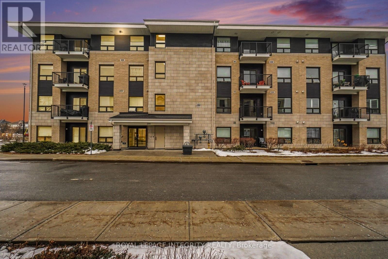 201 - 200 WINTERFELL PRIVATE Image 1