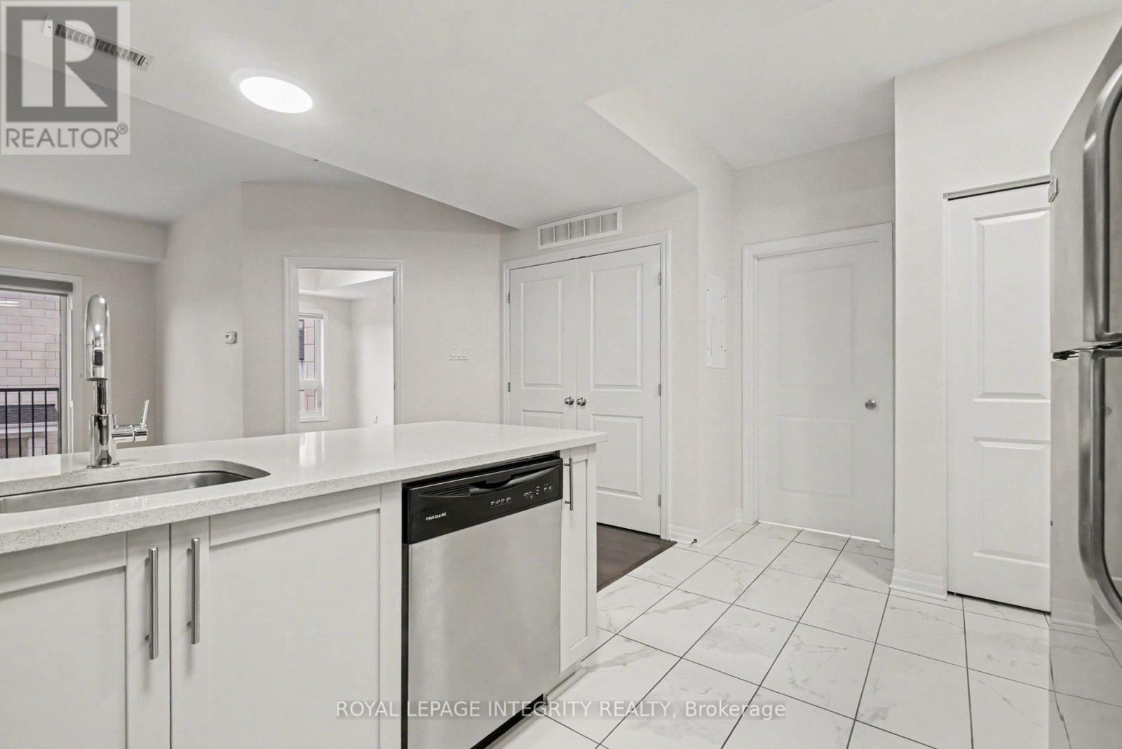 201 - 200 WINTERFELL PRIVATE Image 9