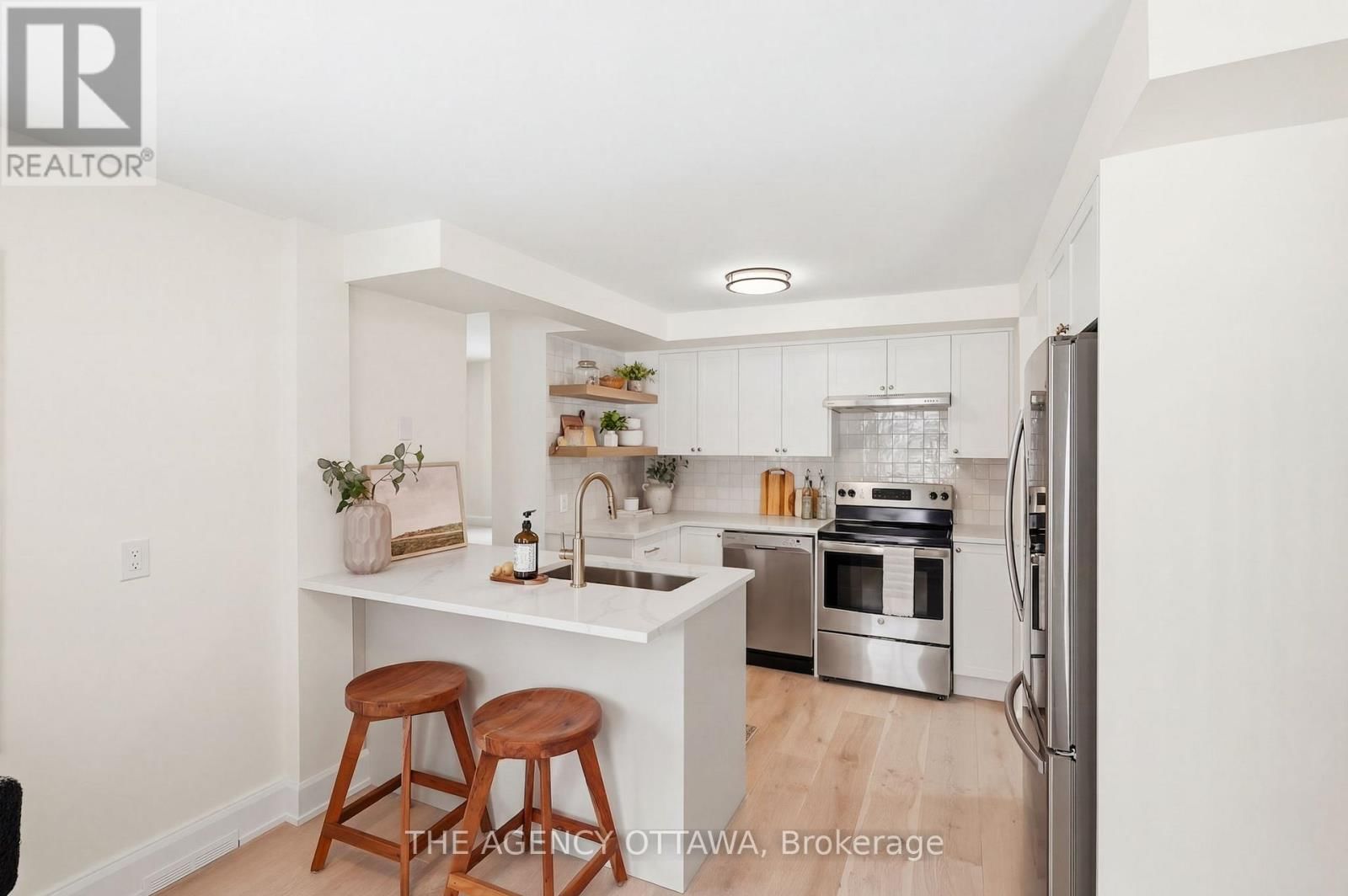 4667 ALBION ROAD SOUTH Image 10