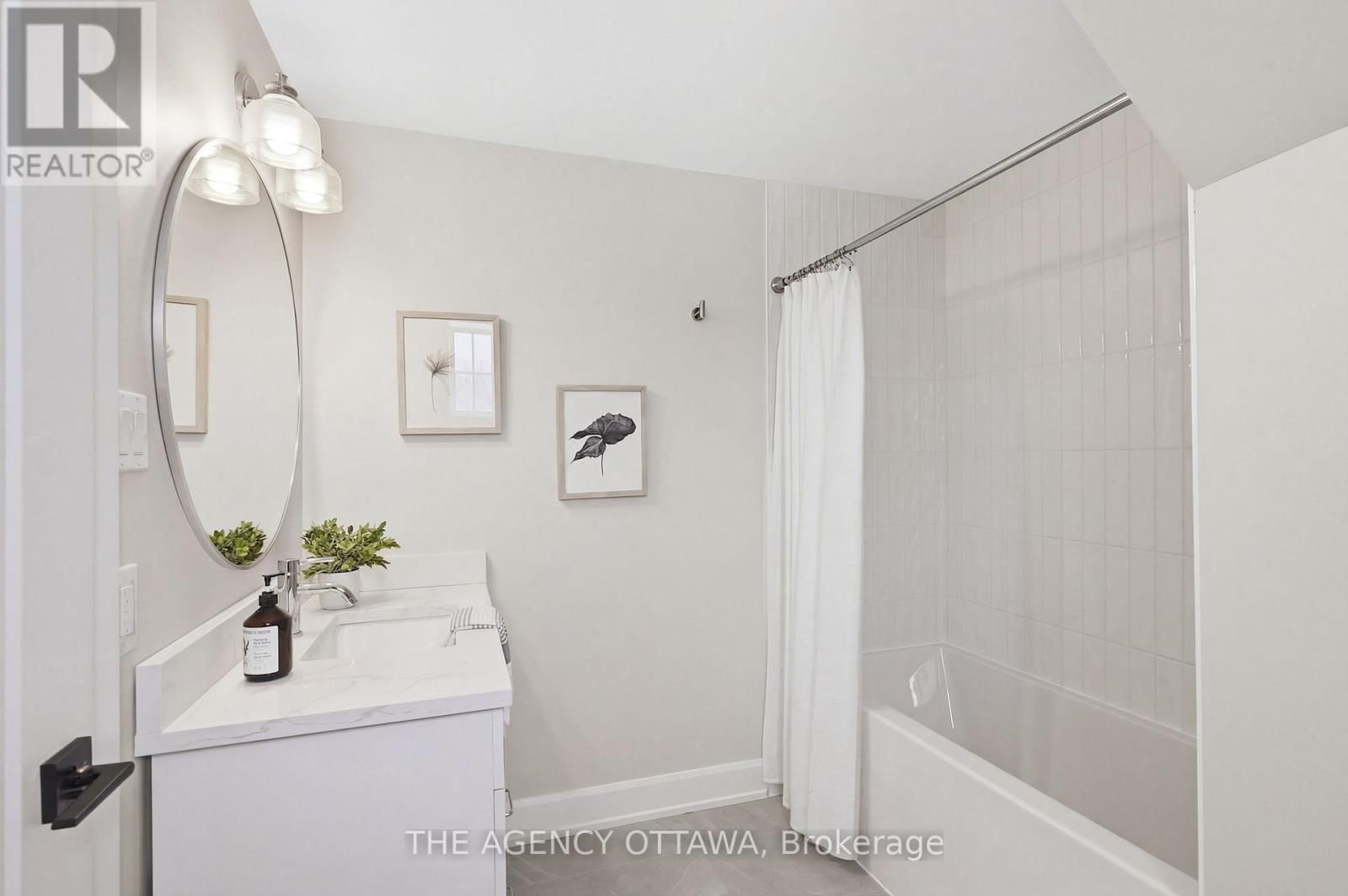 4667 ALBION ROAD SOUTH Image 26