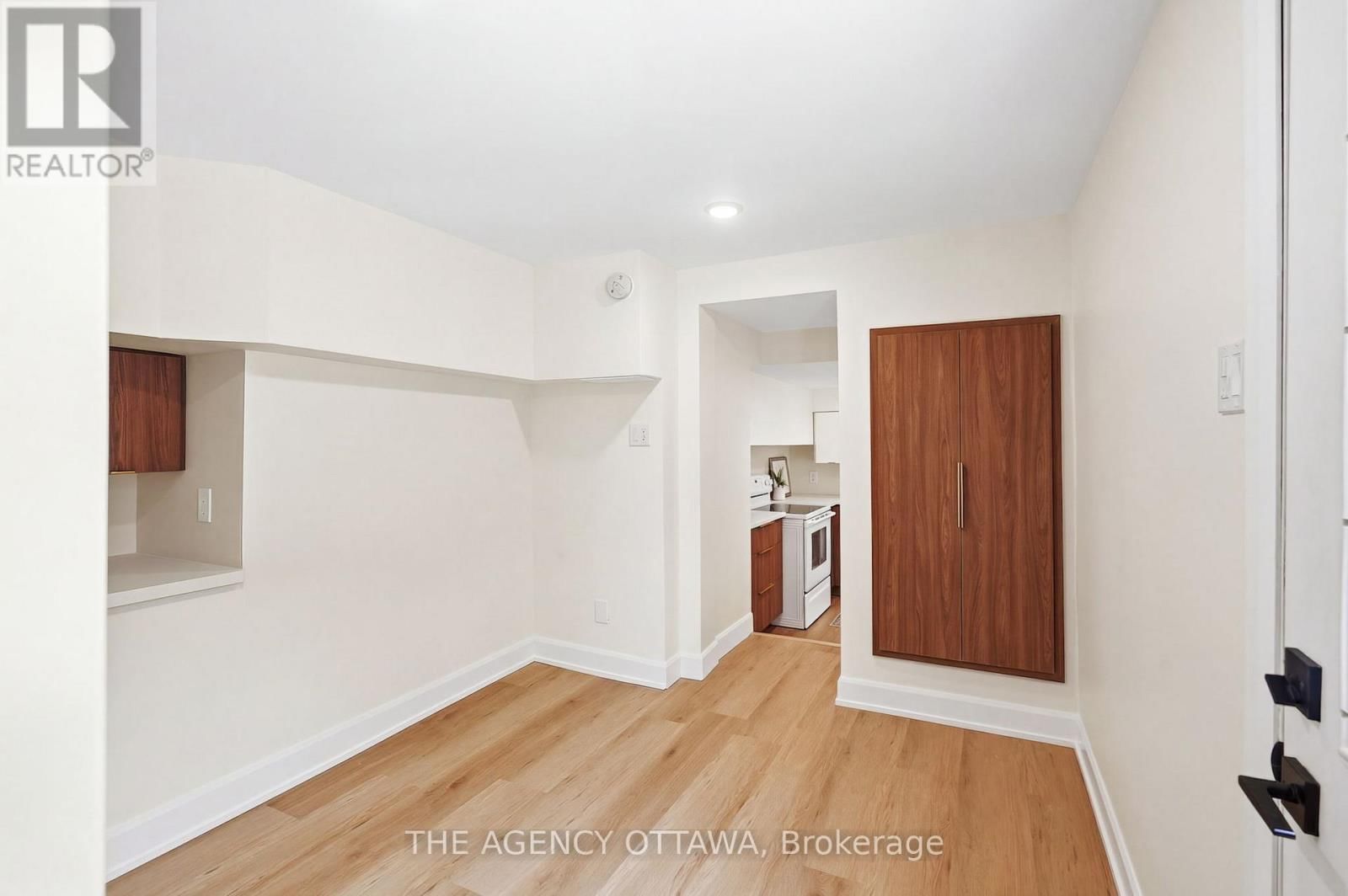 4667 ALBION ROAD SOUTH Image 32