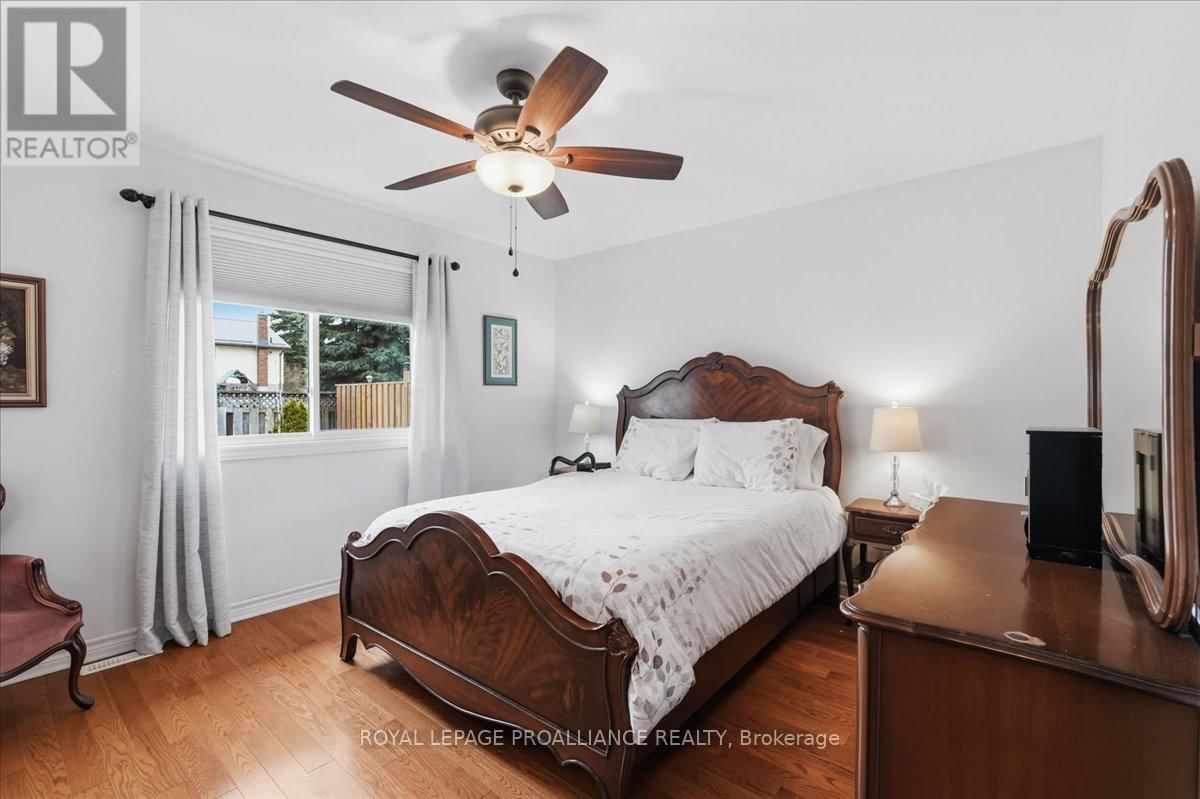 12 CHELSEA CRESCENT Image 15