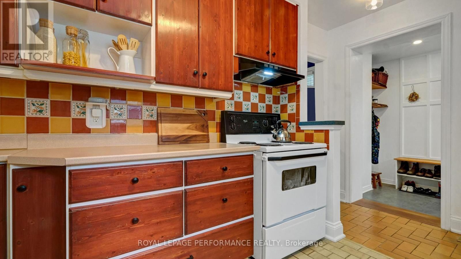 319 FRONTENAC STREET Image 10