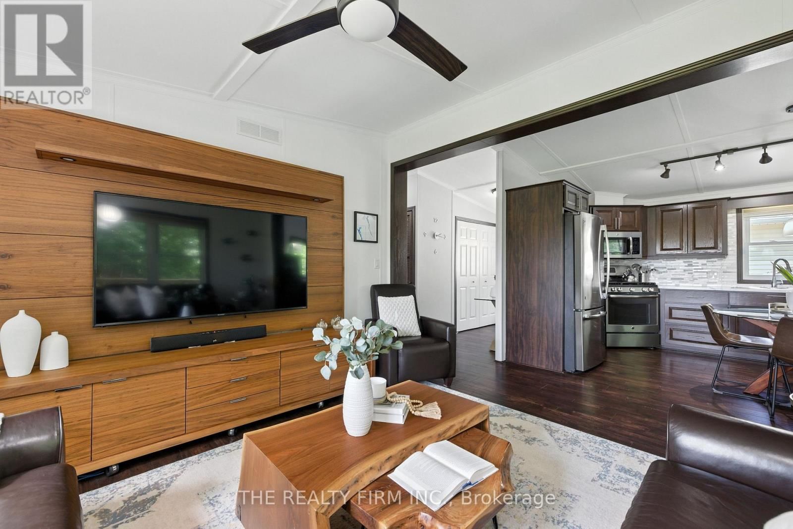 1 - 22790 AMIENS ROAD Image 5