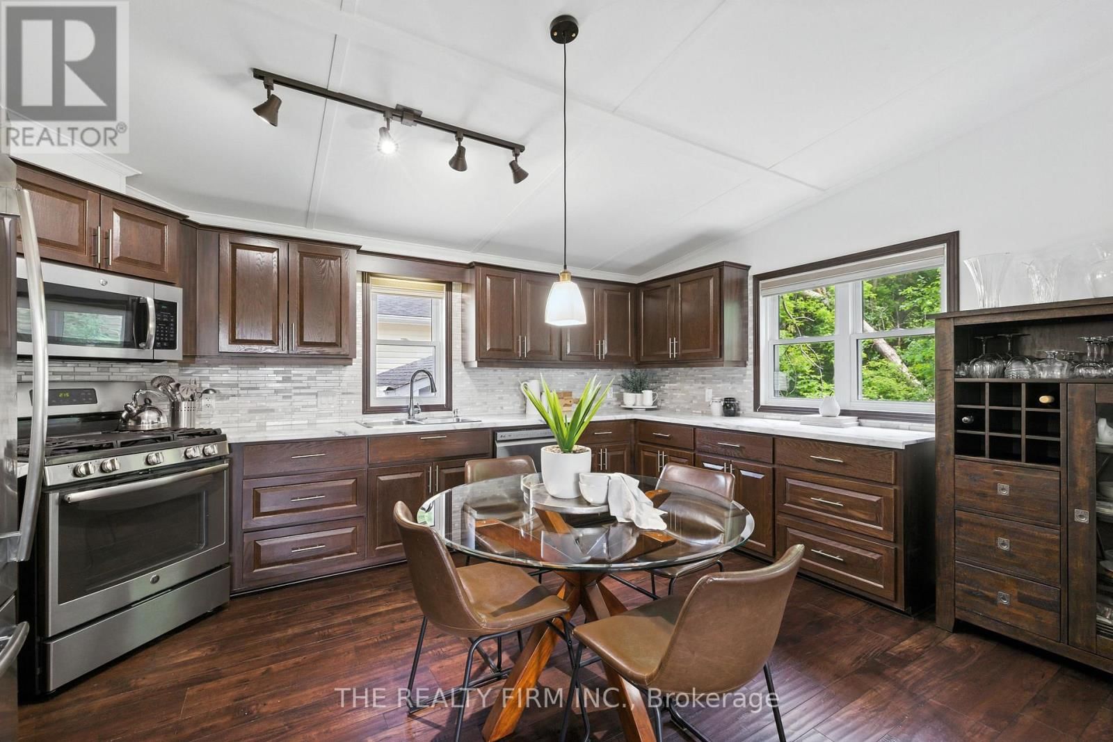 1 - 22790 AMIENS ROAD Image 6