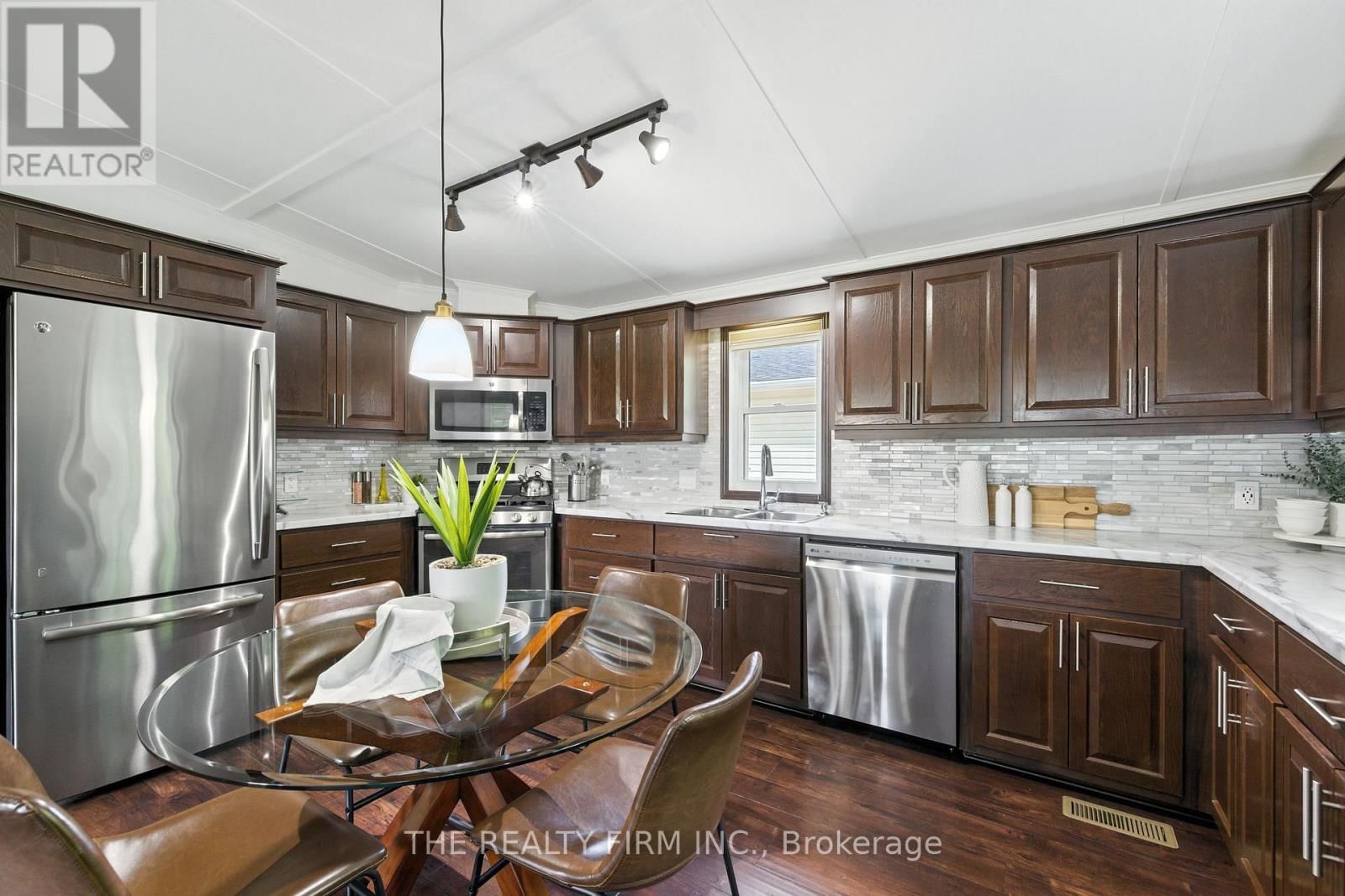 1 - 22790 AMIENS ROAD Image 7