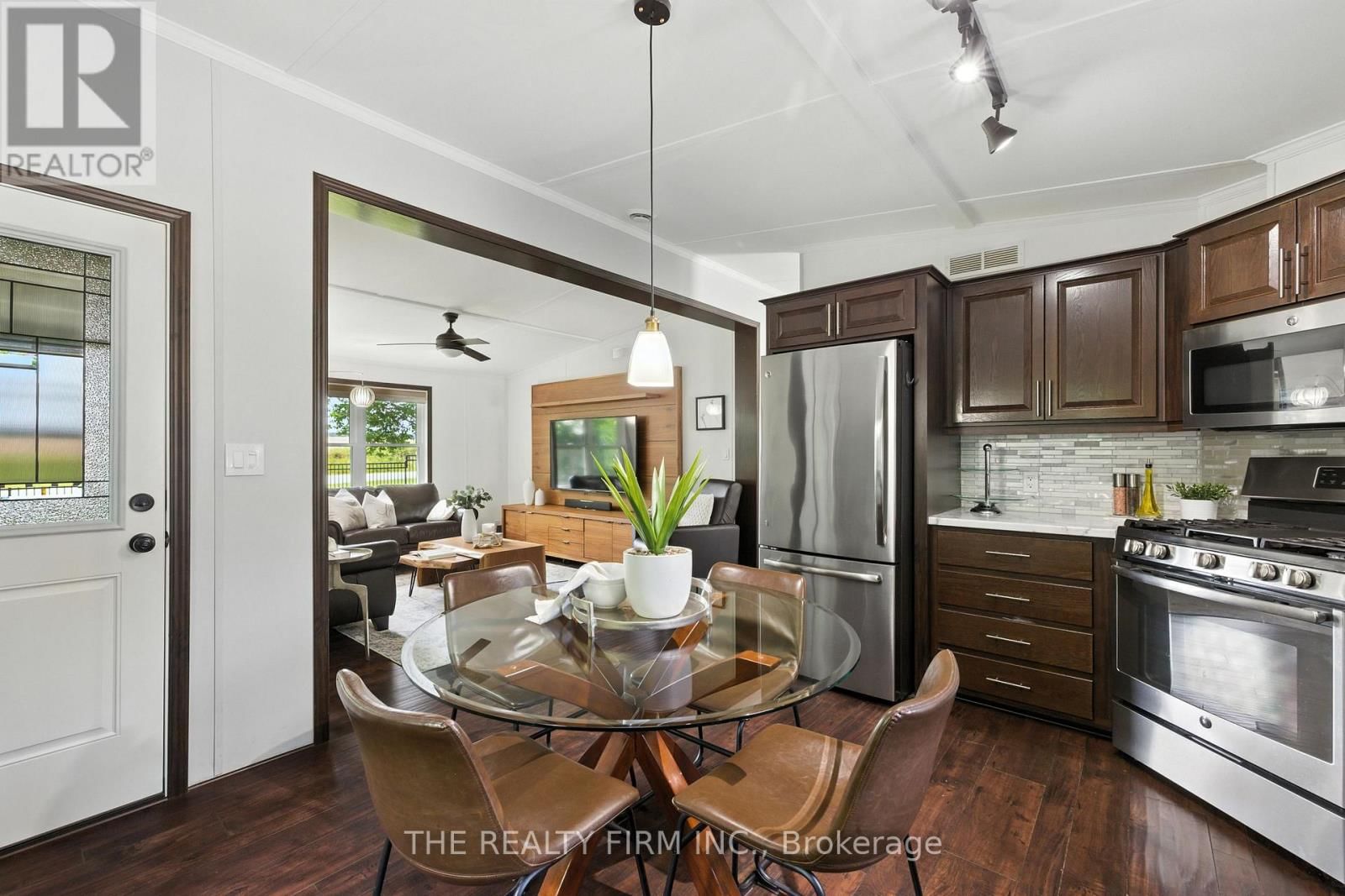 1 - 22790 AMIENS ROAD Image 8